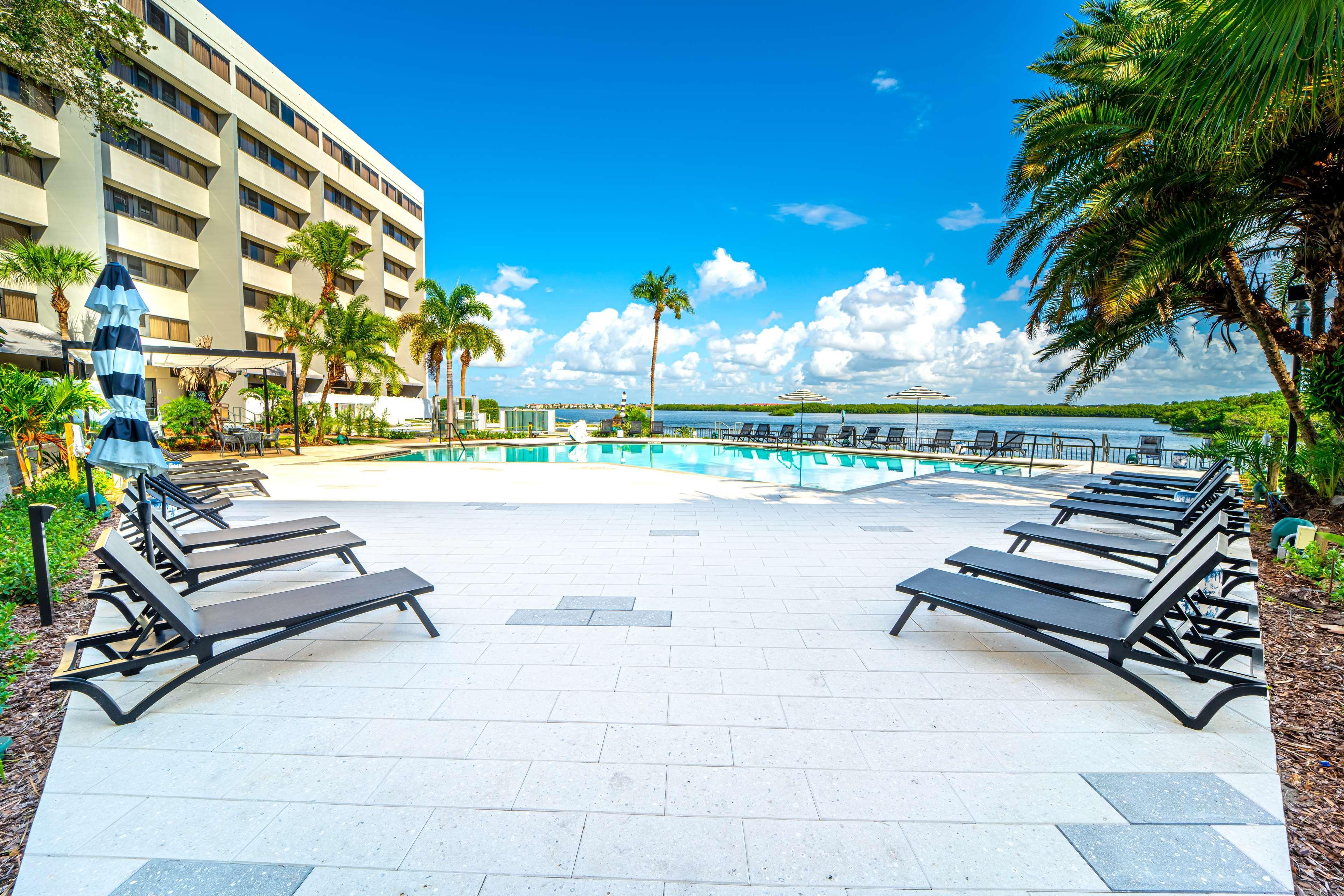 Doubletree By Hilton Tampa Rocky Point Waterfront Hotel Exterior photo