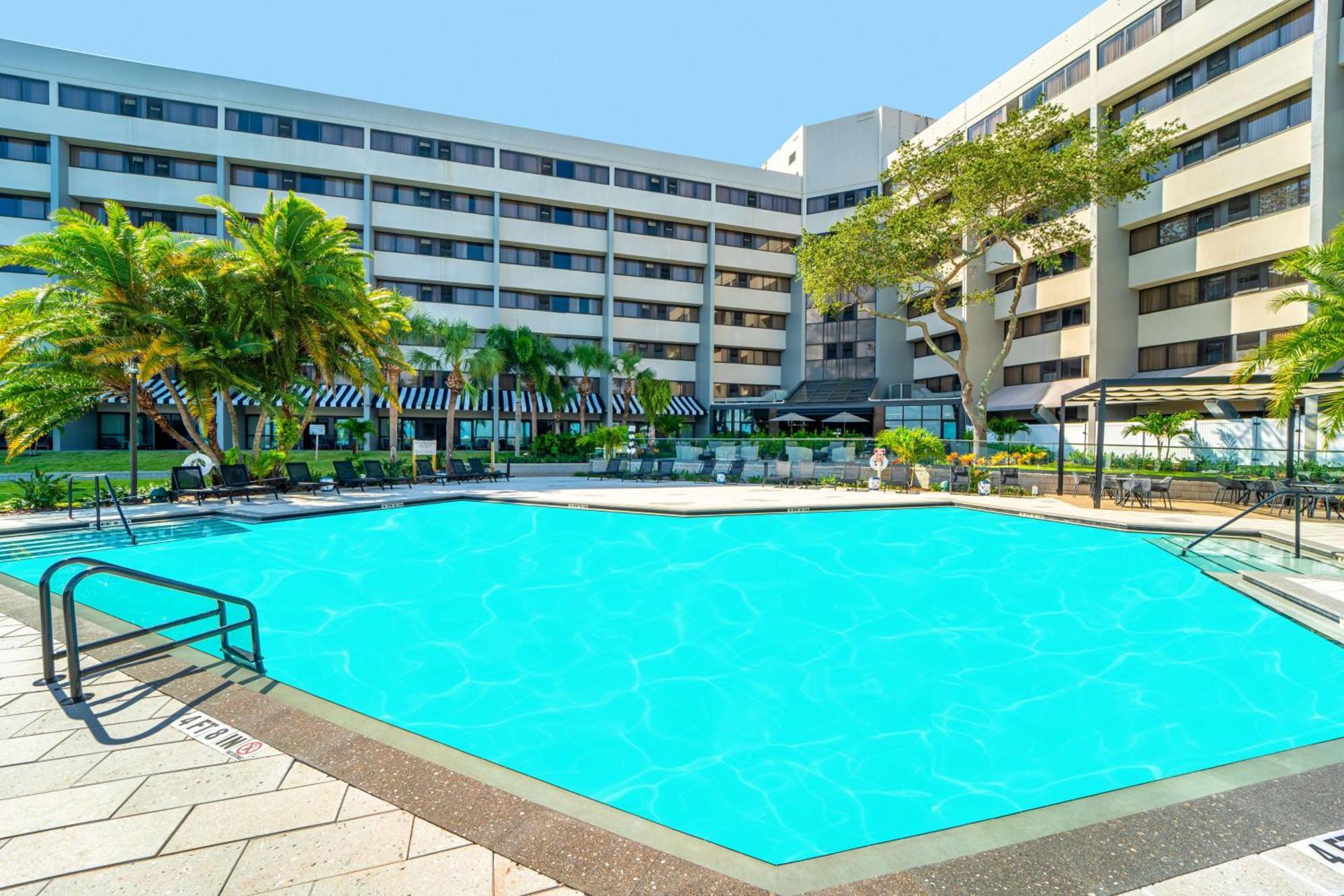 Doubletree By Hilton Tampa Rocky Point Waterfront Hotel Exterior photo